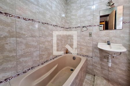 Casa à venda com 276m², 4 quartos e 2 vagasBanheiro da Suíte 1