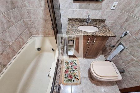 Casa à venda com 276m², 4 quartos e 2 vagasBanheiro da Suíte 2