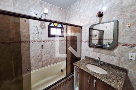 Casa à venda com 276m², 4 quartos e 2 vagasBanheiro da Suíte 2