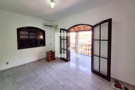 Casa à venda com 276m², 4 quartos e 2 vagasSuíte 2