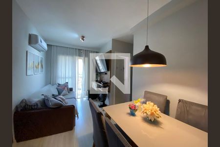 Sala de apartamento para alugar com 2 quartos, 55m² em Del Castilho, Rio de Janeiro