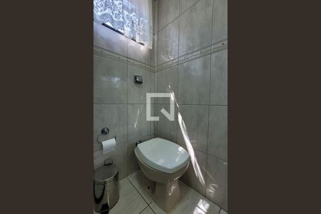 Casa à venda com 366m², 3 quartos e 4 vagasBanheiro da suíte 2