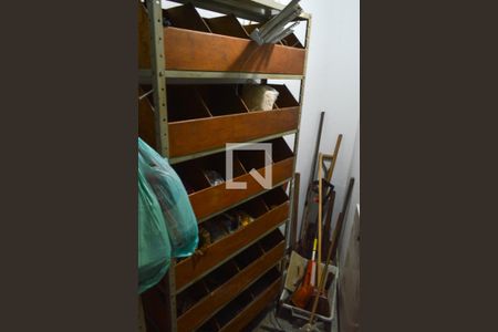 Casa de condomínio para alugar com 690m², 5 quartos e 4 vagasÁrea comum -Quarto de Ferramentas