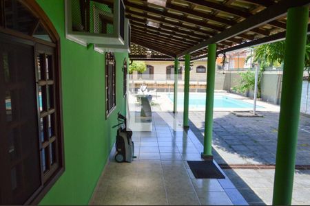 Casa de condomínio para alugar com 690m², 5 quartos e 4 vagasSacada