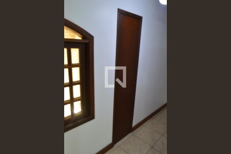 Casa de condomínio para alugar com 690m², 5 quartos e 4 vagasCorredor - Sapateira