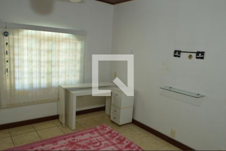 Casa de condomínio para alugar com 690m², 5 quartos e 4 vagasSuíte