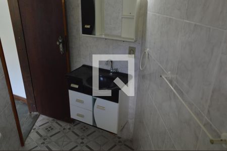 Casa de condomínio para alugar com 690m², 5 quartos e 4 vagasBanheiro da Suíte - Edicula