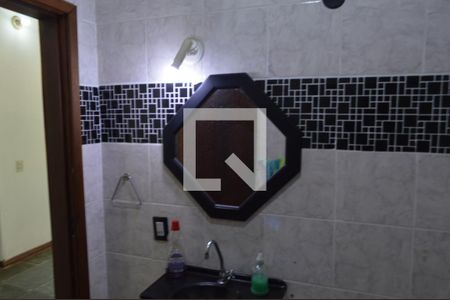 Casa de condomínio para alugar com 690m², 5 quartos e 4 vagasBanheiro - Edicula