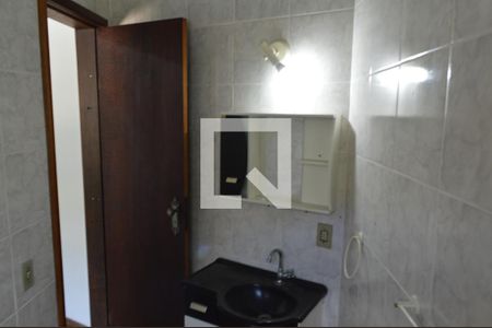 Casa de condomínio para alugar com 690m², 5 quartos e 4 vagasBanheiro da Suíte - Edicula