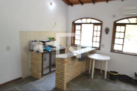 Casa de condomínio para alugar com 690m², 5 quartos e 4 vagasCozinha - Edicula