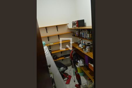 Casa de condomínio para alugar com 690m², 5 quartos e 4 vagasCozinha - Dispensa