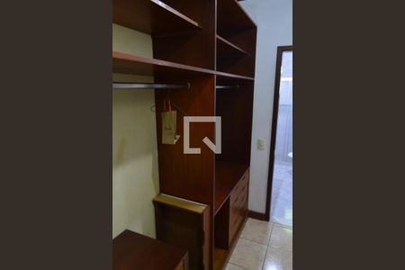 Casa de condomínio para alugar com 690m², 5 quartos e 4 vagasCloset da Suíte