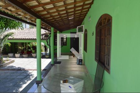 Casa de condomínio para alugar com 690m², 5 quartos e 4 vagasSacada