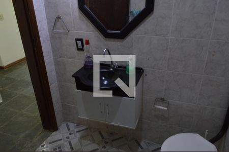 Casa de condomínio para alugar com 690m², 5 quartos e 4 vagasBanheiro - Edicula