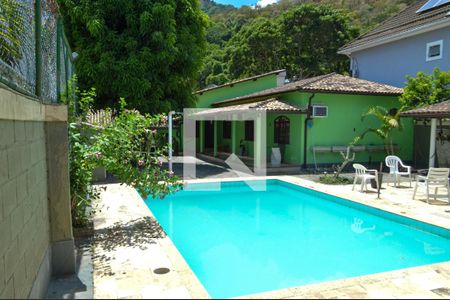 Casa de condomínio para alugar com 690m², 5 quartos e 4 vagasÁrea comum -Piscina