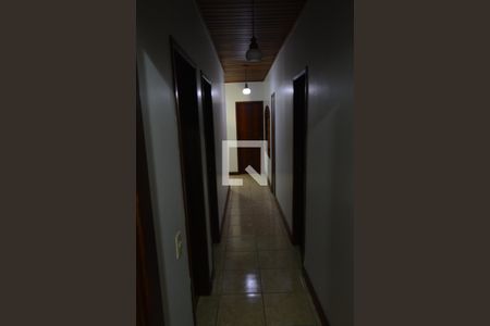 Casa de condomínio para alugar com 690m², 5 quartos e 4 vagasCorredor