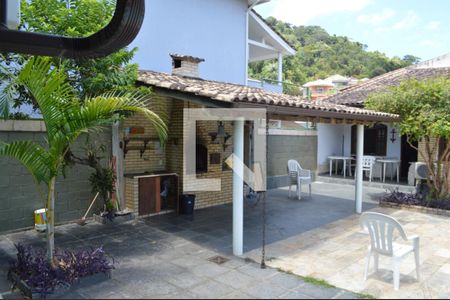 Casa de condomínio para alugar com 690m², 5 quartos e 4 vagasÁrea comum - Churrasqueira