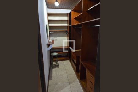 Casa de condomínio para alugar com 690m², 5 quartos e 4 vagasCloset da Suíte
