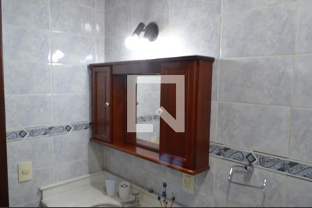 Casa de condomínio para alugar com 690m², 5 quartos e 4 vagasBanheiro da Suíte