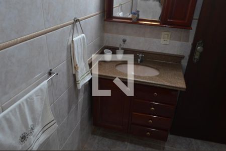 Casa de condomínio para alugar com 690m², 5 quartos e 4 vagasBanheiro