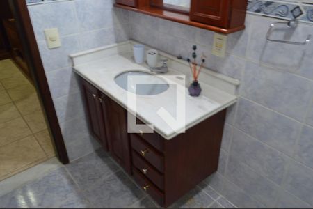 Casa de condomínio para alugar com 690m², 5 quartos e 4 vagasBanheiro da Suíte