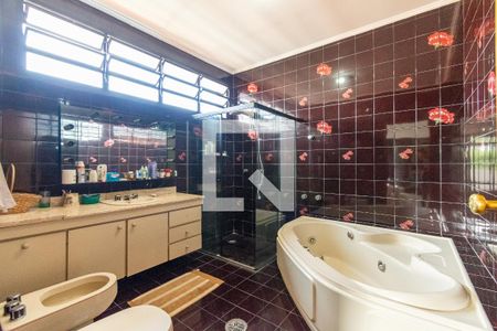 Casa à venda com 455m², 4 quartos e 6 vagas Casa à venda com 455m², 4 quartos e 6 vagasBanheiro da Suíte 1