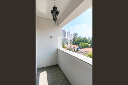 Casa à venda com 455m², 4 quartos e 6 vagas Casa à venda com 455m², 4 quartos e 6 vagasVaranda da Suíte 1