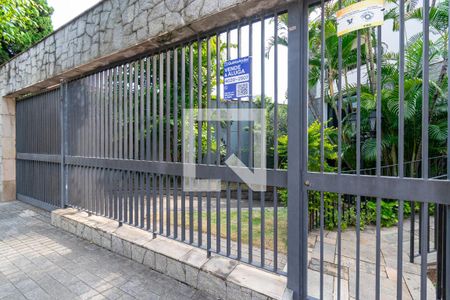 Casa à venda com 455m², 4 quartos e 6 vagas Casa à venda com 455m², 4 quartos e 6 vagasFachada