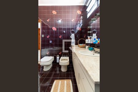 Casa à venda com 455m², 4 quartos e 6 vagas Casa à venda com 455m², 4 quartos e 6 vagasBanheiro da Suíte 1