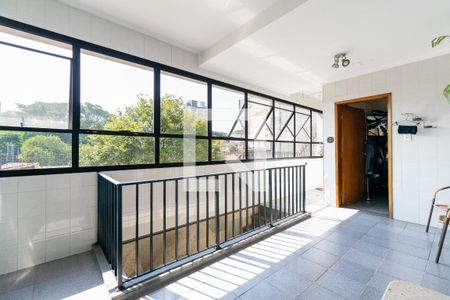 Casa à venda com 455m², 4 quartos e 6 vagas Casa à venda com 455m², 4 quartos e 6 vagasÁrea de Serviço