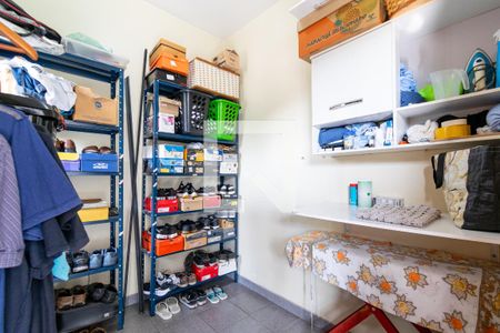 Casa à venda com 455m², 4 quartos e 6 vagas Casa à venda com 455m², 4 quartos e 6 vagasQuarto de Serviço