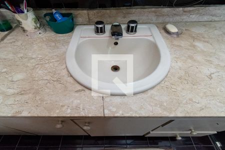 Casa à venda com 455m², 4 quartos e 6 vagas Casa à venda com 455m², 4 quartos e 6 vagasBanheiro da Suíte 1