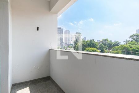 Casa à venda com 455m², 4 quartos e 6 vagas Casa à venda com 455m², 4 quartos e 6 vagasVaranda da Suíte 1