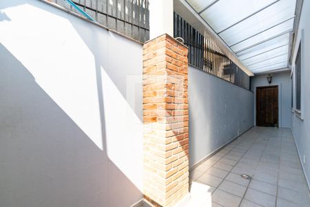 Casa à venda com 455m², 4 quartos e 6 vagas Casa à venda com 455m², 4 quartos e 6 vagasCorredor Externo