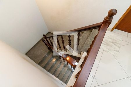 Casa à venda com 455m², 4 quartos e 6 vagas Casa à venda com 455m², 4 quartos e 6 vagasEscada