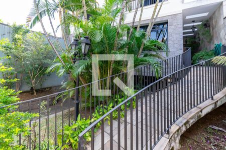 Casa à venda com 455m², 4 quartos e 6 vagas Casa à venda com 455m², 4 quartos e 6 vagasEntrada