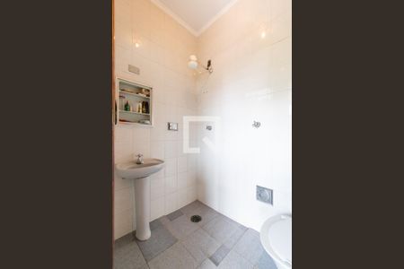 Casa à venda com 455m², 4 quartos e 6 vagas Casa à venda com 455m², 4 quartos e 6 vagasBanheiro de serviço