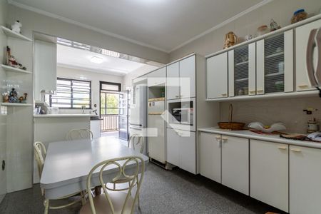 Casa à venda com 455m², 4 quartos e 6 vagas Casa à venda com 455m², 4 quartos e 6 vagasCozinha