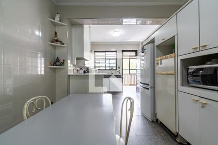 Casa à venda com 455m², 4 quartos e 6 vagas Casa à venda com 455m², 4 quartos e 6 vagasCozinha