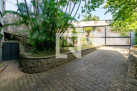 Casa à venda com 455m², 4 quartos e 6 vagas Casa à venda com 455m², 4 quartos e 6 vagasEntrada da Garagem