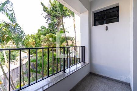Casa à venda com 455m², 4 quartos e 6 vagas Casa à venda com 455m², 4 quartos e 6 vagasVaranda da Suíte 3