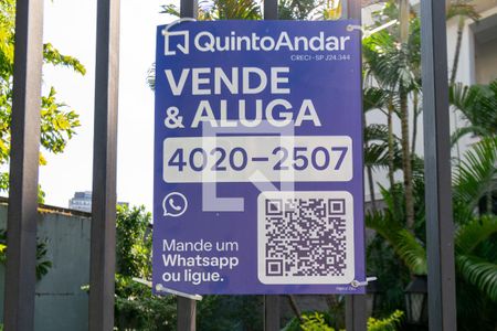 Casa à venda com 455m², 4 quartos e 6 vagas Casa à venda com 455m², 4 quartos e 6 vagasPlaca