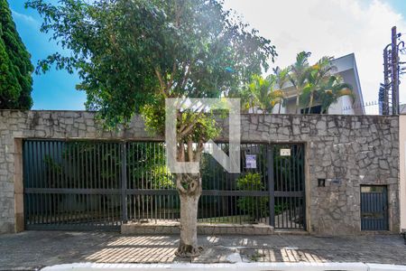 Casa à venda com 455m², 4 quartos e 6 vagas Casa à venda com 455m², 4 quartos e 6 vagasFachada