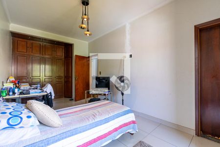 Casa à venda com 455m², 4 quartos e 6 vagas Casa à venda com 455m², 4 quartos e 6 vagasQuarto 4