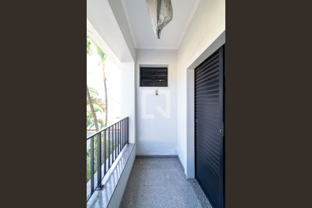 Casa à venda com 455m², 4 quartos e 6 vagas Casa à venda com 455m², 4 quartos e 6 vagasVaranda da Suíte 3