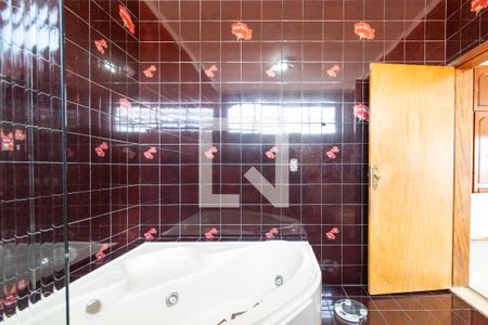 Casa à venda com 455m², 4 quartos e 6 vagas Casa à venda com 455m², 4 quartos e 6 vagasBanheiro da Suíte 1