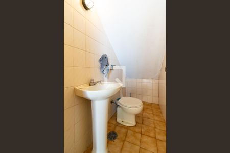 Casa à venda com 455m², 4 quartos e 6 vagas Casa à venda com 455m², 4 quartos e 6 vagasBanheiro da área de churrasqueira