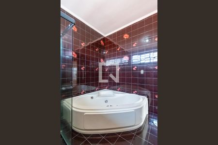 Casa à venda com 455m², 4 quartos e 6 vagas Casa à venda com 455m², 4 quartos e 6 vagasBanheiro da Suíte 1