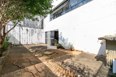 Casa à venda com 455m², 4 quartos e 6 vagas Casa à venda com 455m², 4 quartos e 6 vagasQuintal