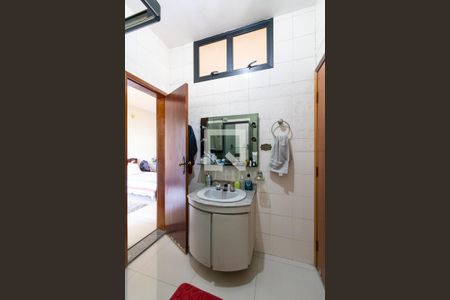 Casa à venda com 455m², 4 quartos e 6 vagas Casa à venda com 455m², 4 quartos e 6 vagasBanheiro da Suíte 3